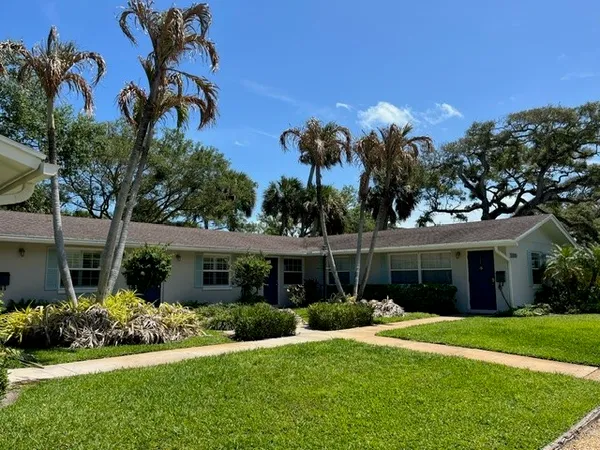 $1,800 | 3200 Eagle Drive, Unit 2, Vero Beach, FL 32963