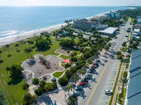 $1,800 | 3200 Eagle Drive, Unit 2, Vero Beach, FL 32963