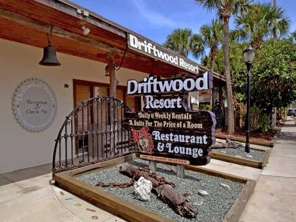 $1,800 | 3200 Eagle Drive, Unit 2, Vero Beach, FL 32963