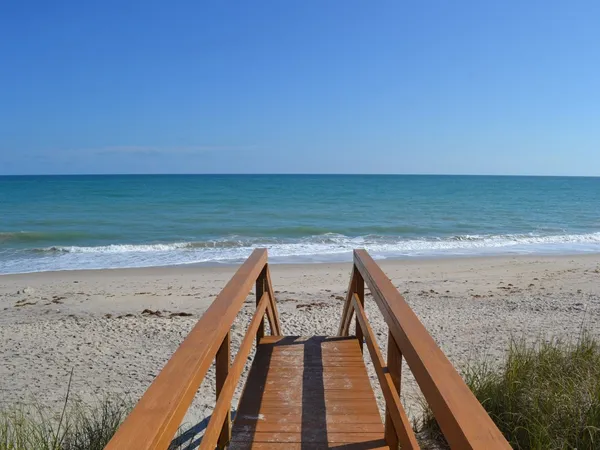 $1,800 | 3200 Eagle Drive, Unit 2, Vero Beach, FL 32963