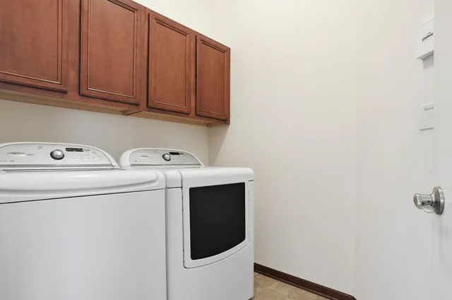 $325,000 | 1840 Freedom Lane, Unit 102, Chanhassen, MN 55317