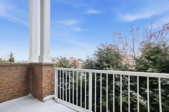 $325,000 | 1840 Freedom Lane, Unit 102, Chanhassen, MN 55317