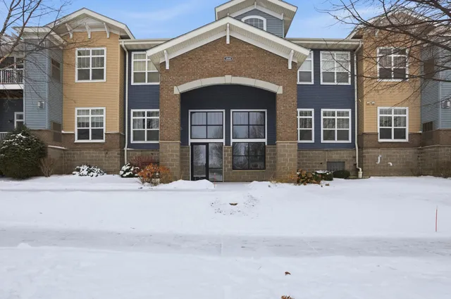 $325,000 | 1840 Freedom Lane, Unit 102, Chanhassen, MN 55317