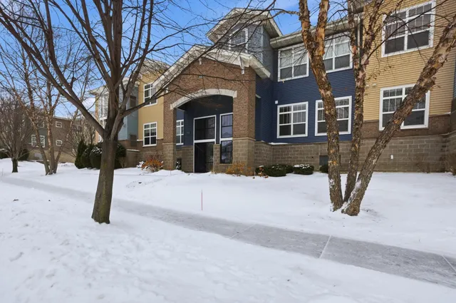 $325,000 | 1840 Freedom Lane, Unit 102, Chanhassen, MN 55317