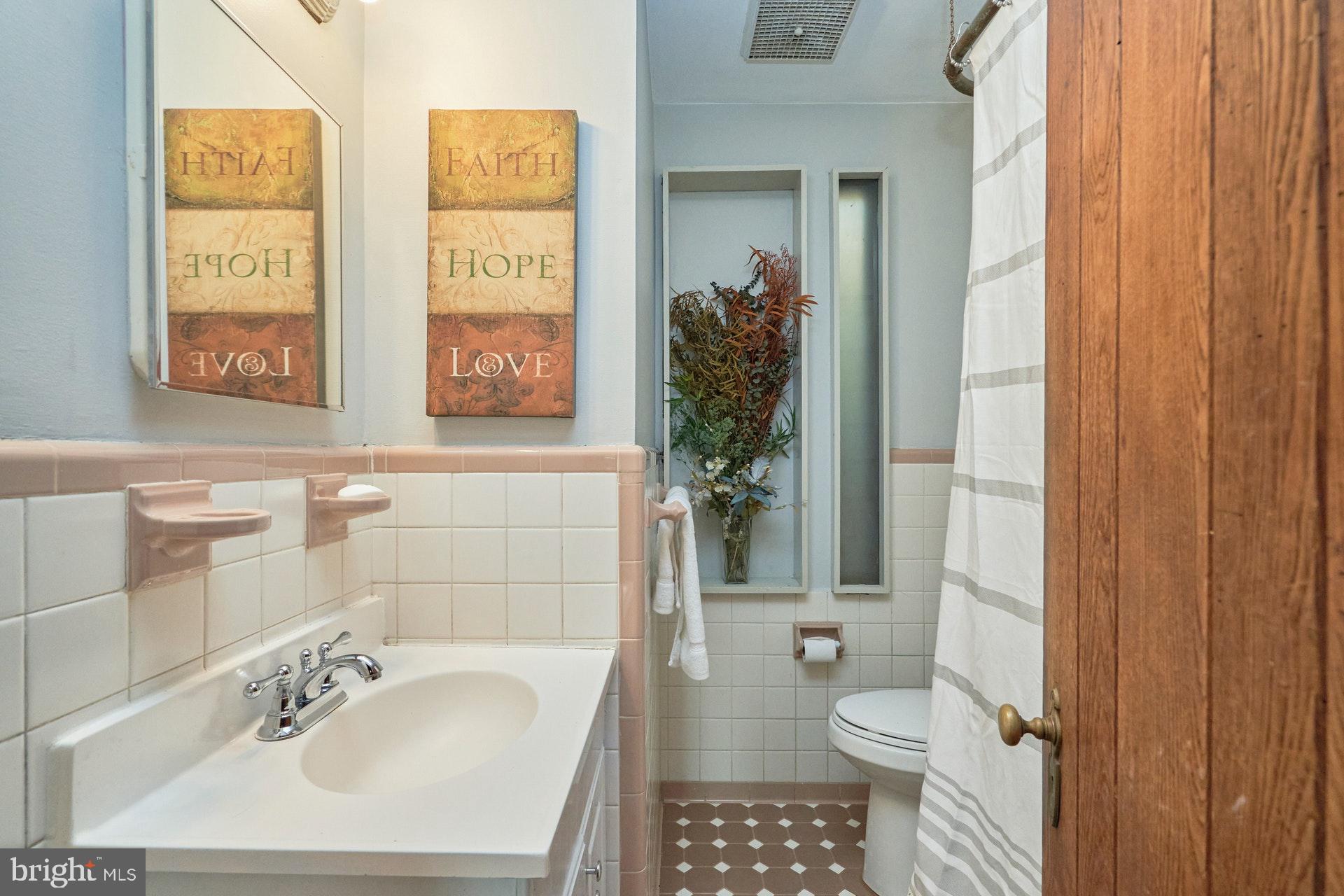 3301 Chatham Road Hyattsville, MD 20783 - Photo 11 of 33 Bathroom #1