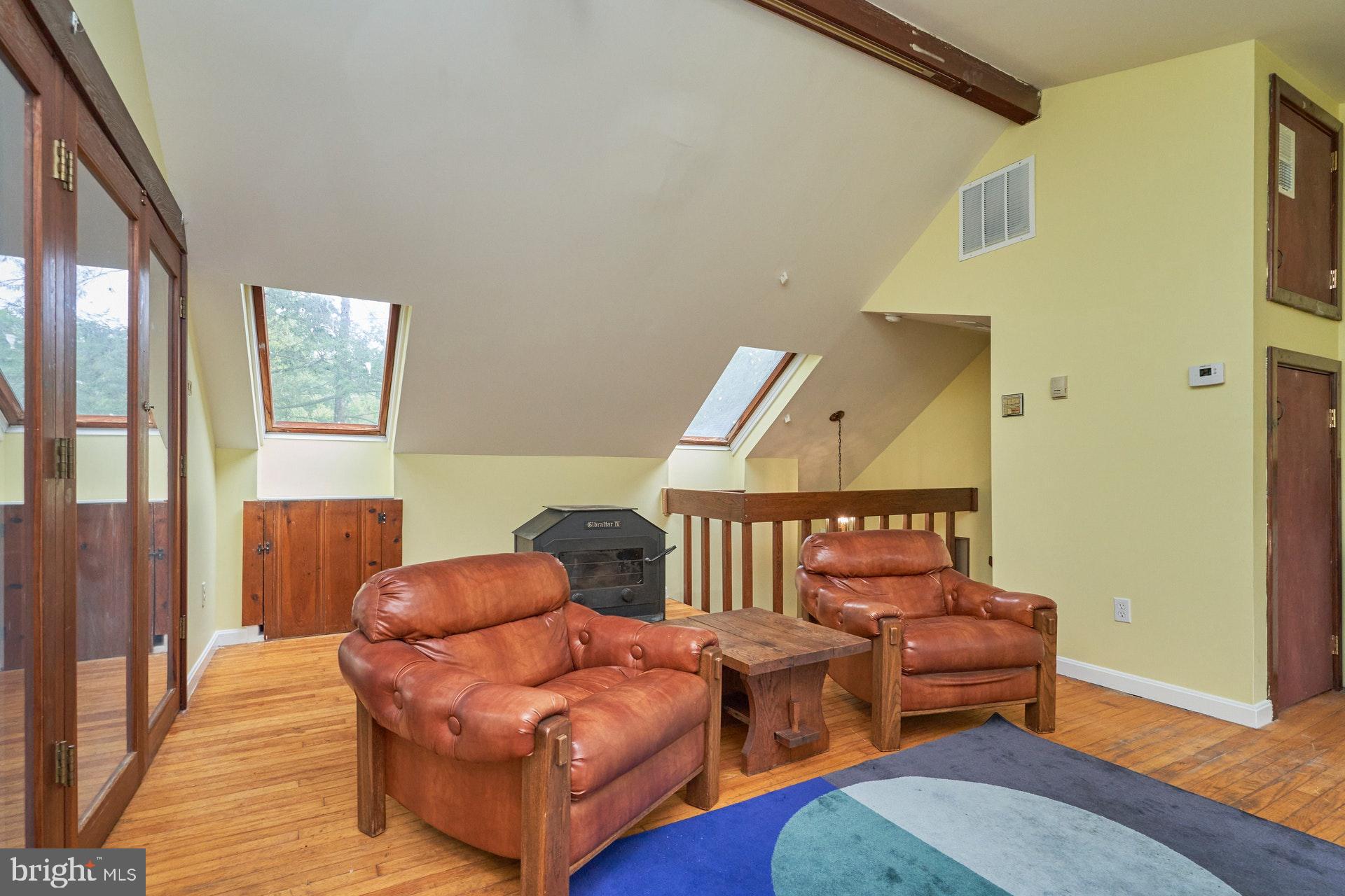 3301 Chatham Road Hyattsville, MD 20783 - Photo 13 of 33 Cheery, versatile loft with skylights