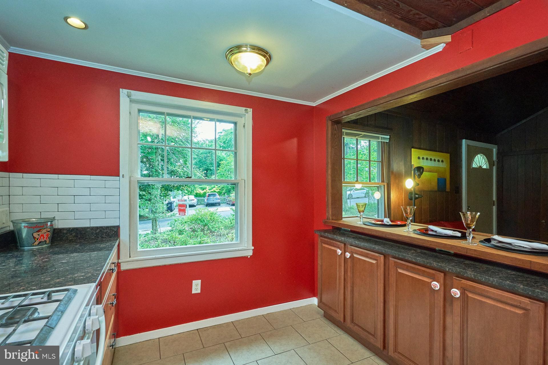 3301 Chatham Road Hyattsville, MD 20783 - Photo 6 of 33 University of Maryland themed kitchen. Go Terps!