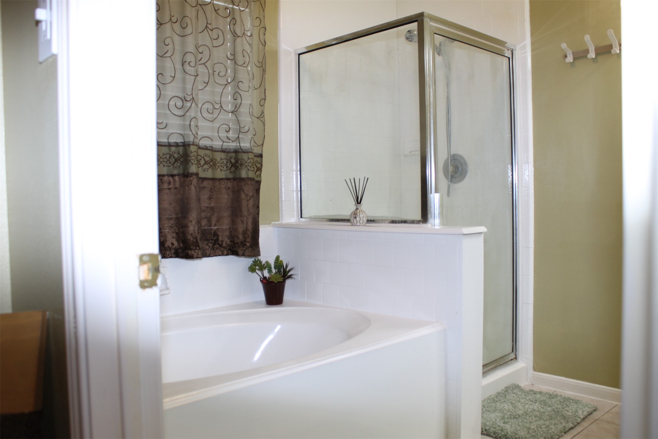15818 Camp Fire Road Friendswood, TX 77546 - Photo 20 of 36 a bathroom with a sink and a mirror