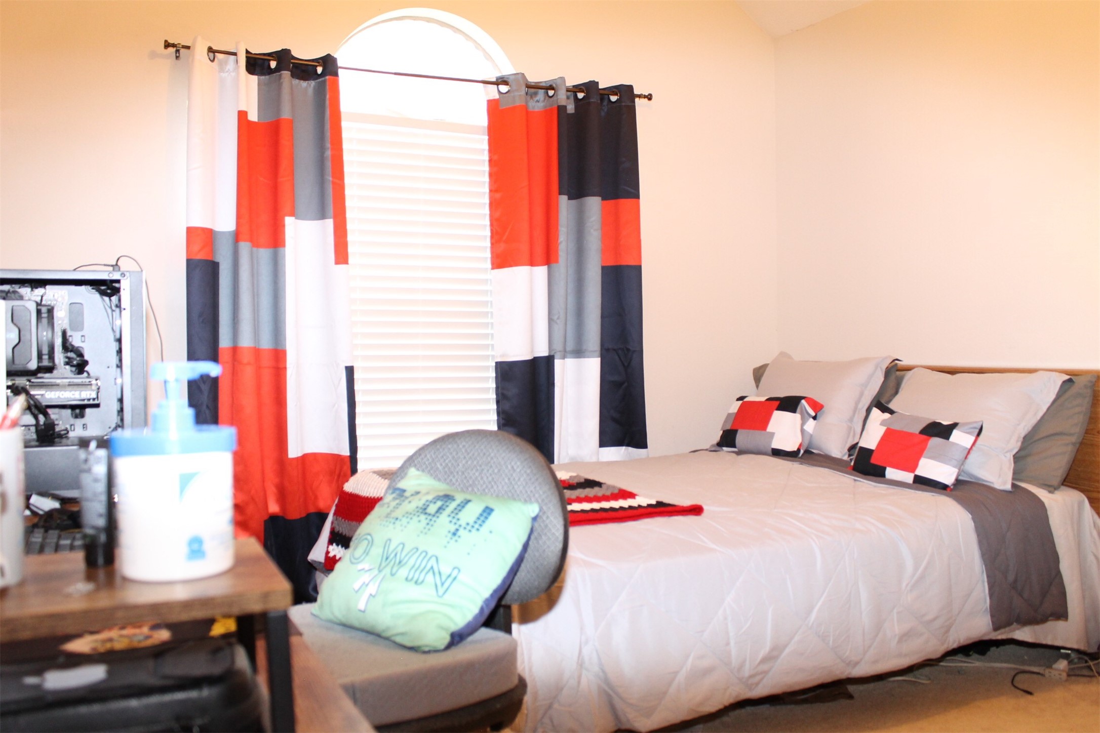 15818 Camp Fire Road Friendswood, TX 77546 - Photo 28 of 36 a bedroom with a bed and a table