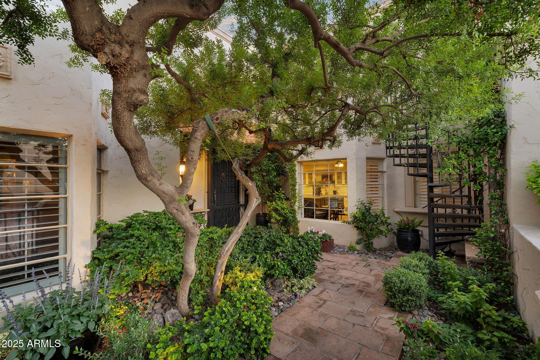 6701 North Scottsdale Road, Unit 16 Scottsdale, AZ 85250 - Photo 75 of 83 a front view of a house with garden