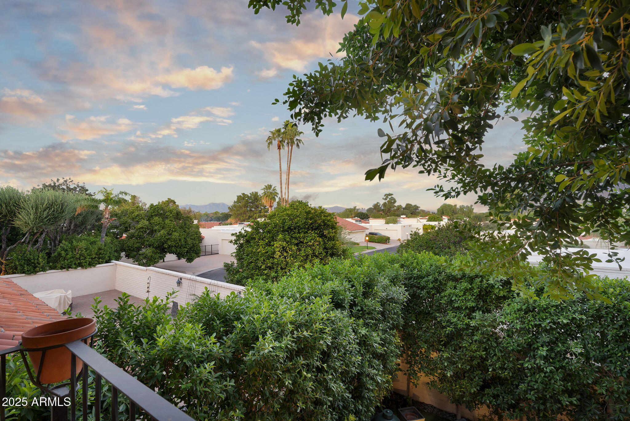6701 North Scottsdale Road, Unit 16 Scottsdale, AZ 85250 - Photo 78 of 83 a backyard of a house with lots of green space