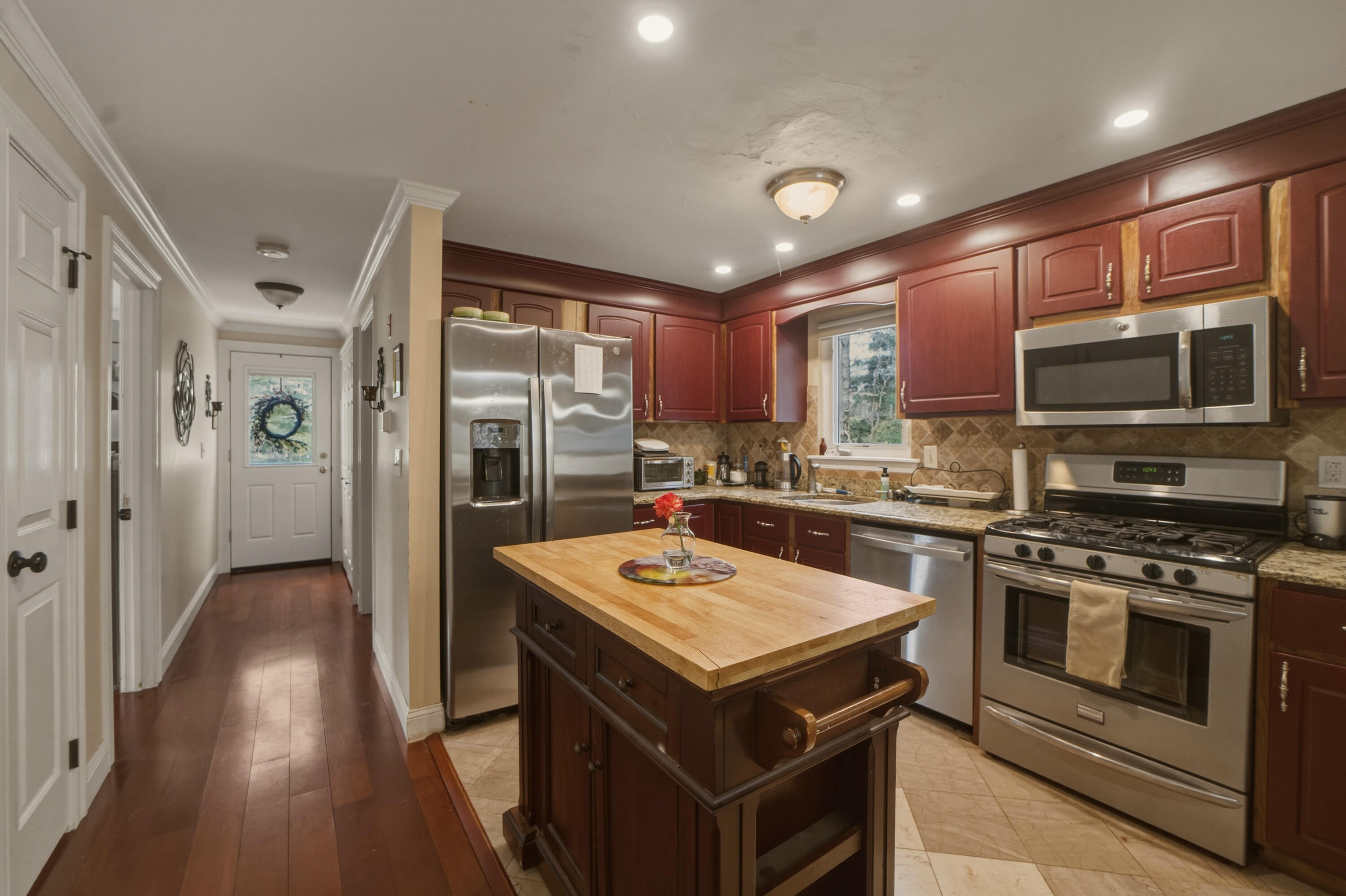 50 Samoset Road Marstons Mills, MA 02648 - Photo 4 of 28 50Samoset(9of50)