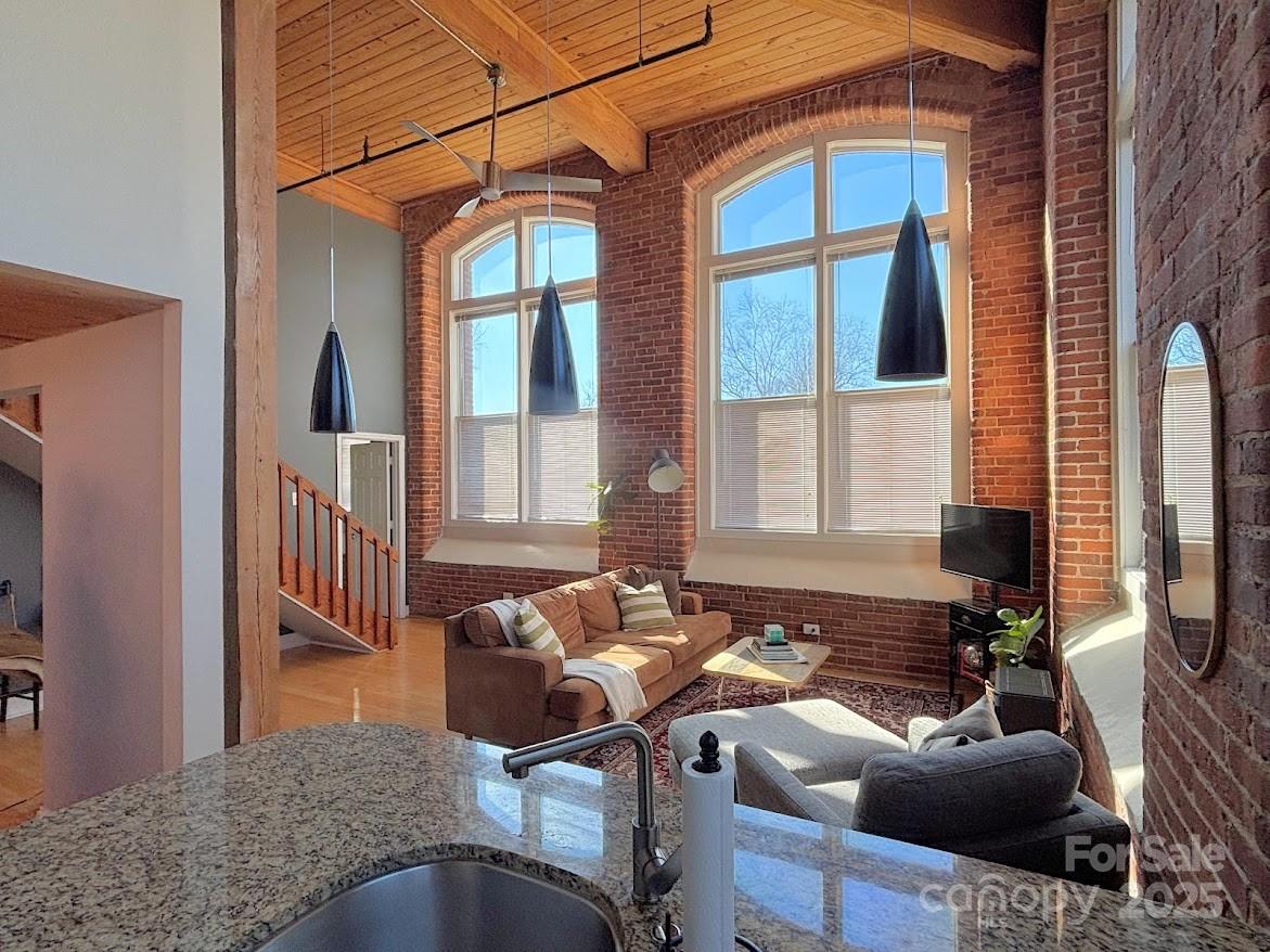 201 South Hoskins Road, Unit 136 Charlotte, NC 28208 - Photo 15 of 37