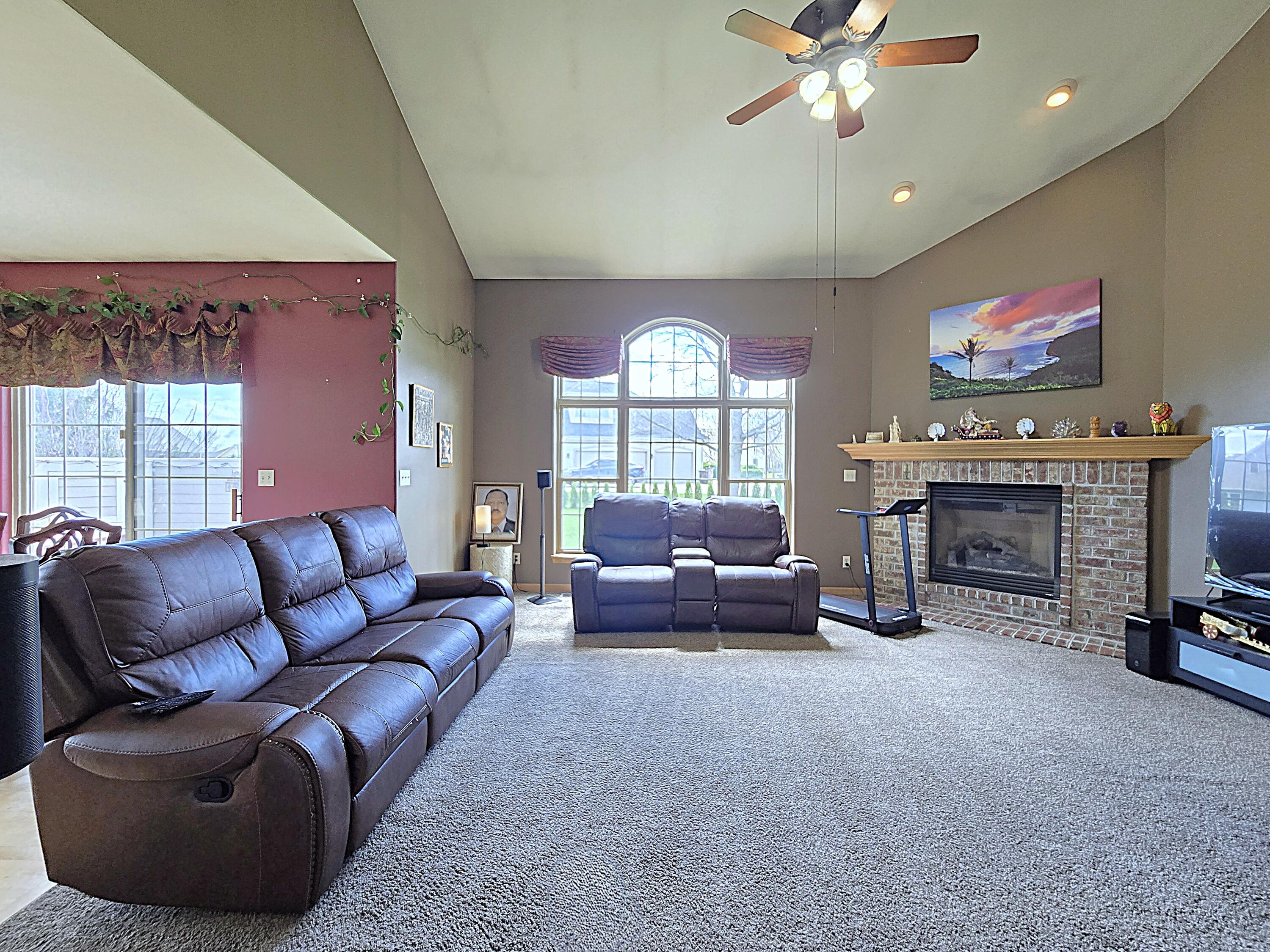 9729 West Prairie Grass Way Franklin, WI 53132 - Photo 22 of 73 Living Room