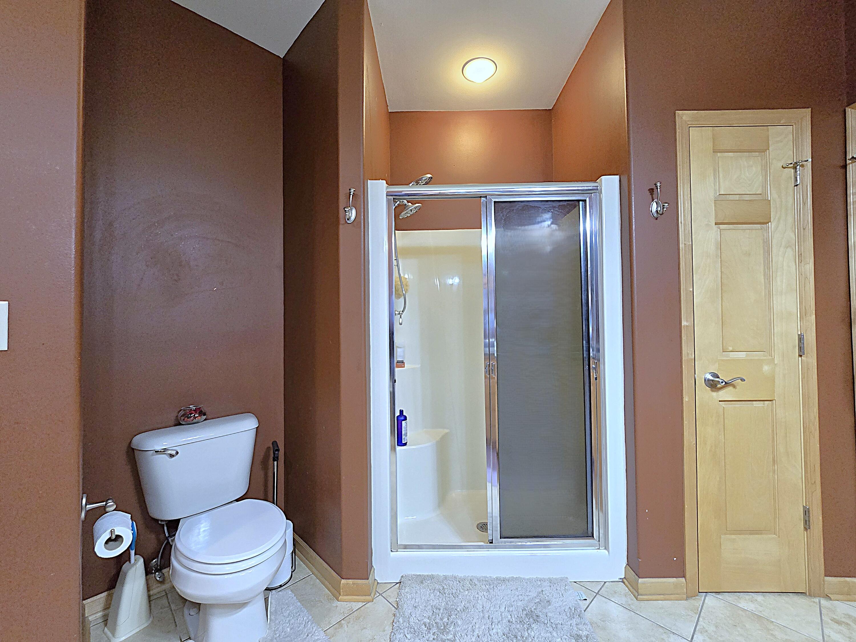 9729 West Prairie Grass Way Franklin, WI 53132 - Photo 30 of 73 Primary Bathroom