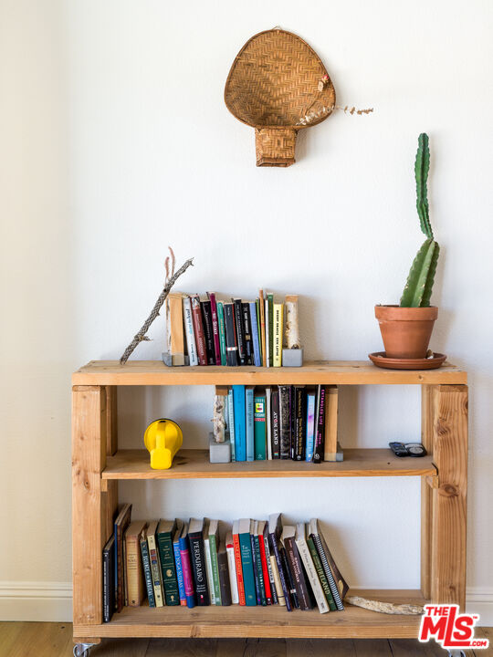 2724 Stonehill Avenue Joshua Tree, CA 92252 - Photo 29 of 65 a shelf with books and knick knacks on it