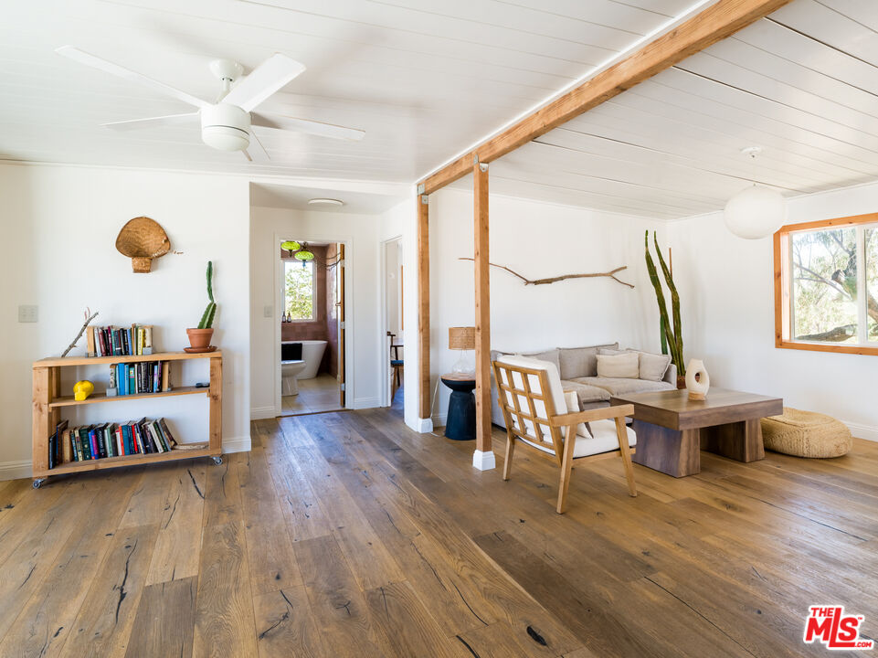 2724 Stonehill Avenue Joshua Tree, CA 92252 - Photo 10 of 65 a reading room with wooden floor and furniture