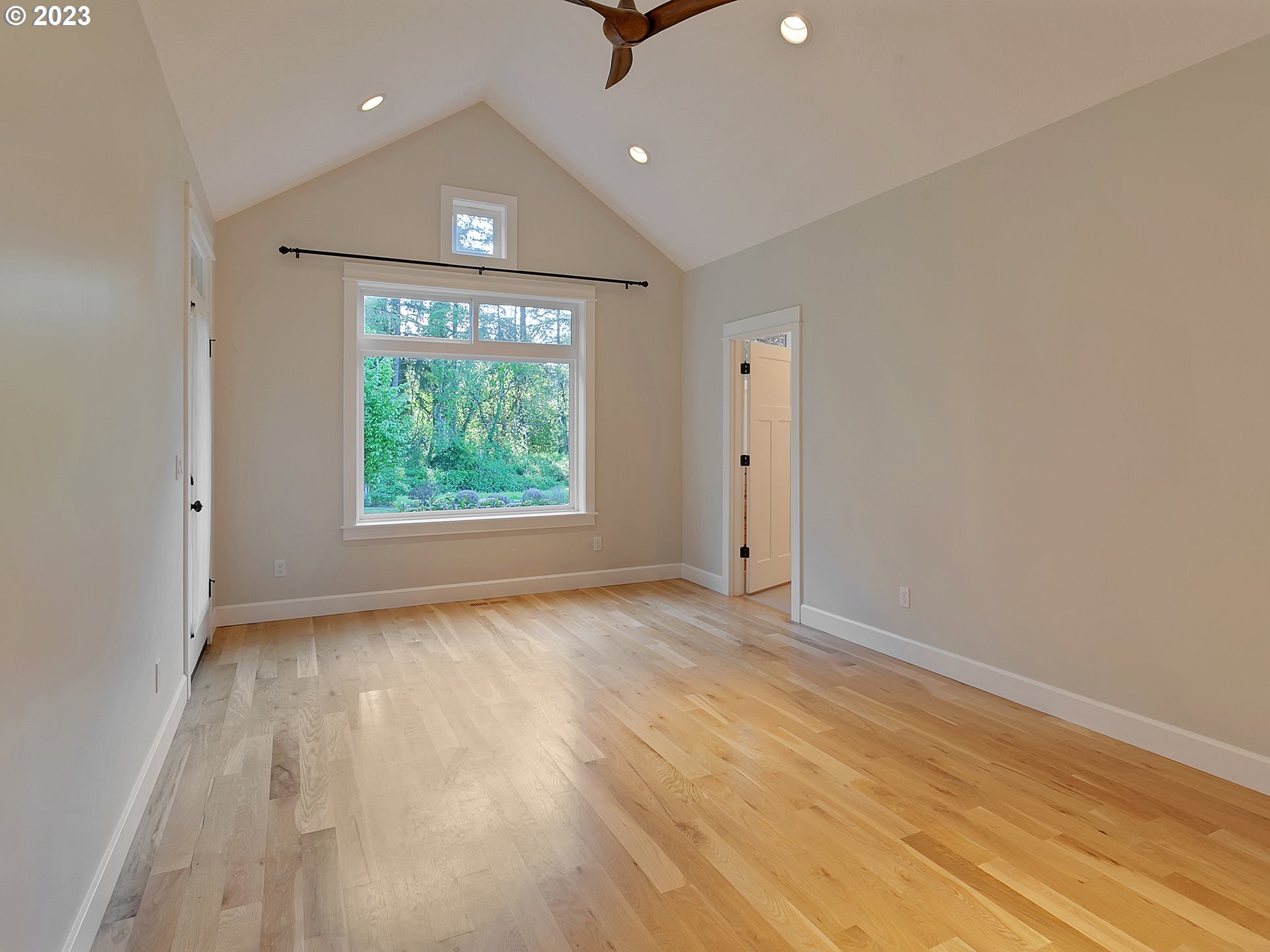 16939 Southwest Wilsonville Road Wilsonville, OR 97070 - Photo 16 of 43 an empty room with wooden floor and windows