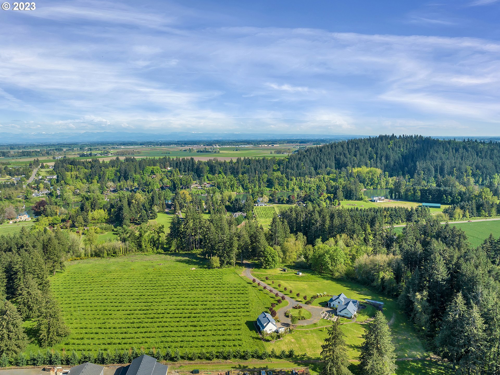 16939 Southwest Wilsonville Road Wilsonville, OR 97070 - Photo 2 of 43 a view of a city