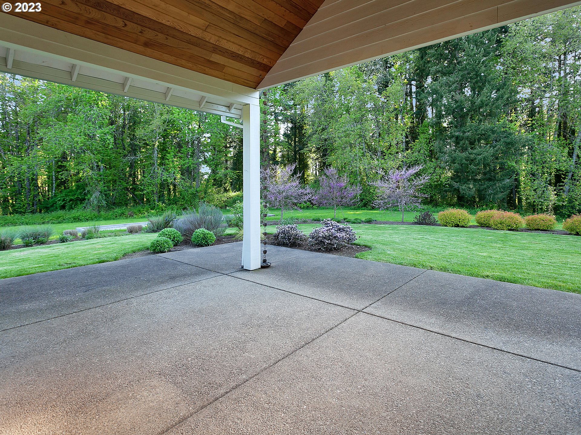 16939 Southwest Wilsonville Road Wilsonville, OR 97070 - Photo 24 of 43 a view of a house with backyard and couches