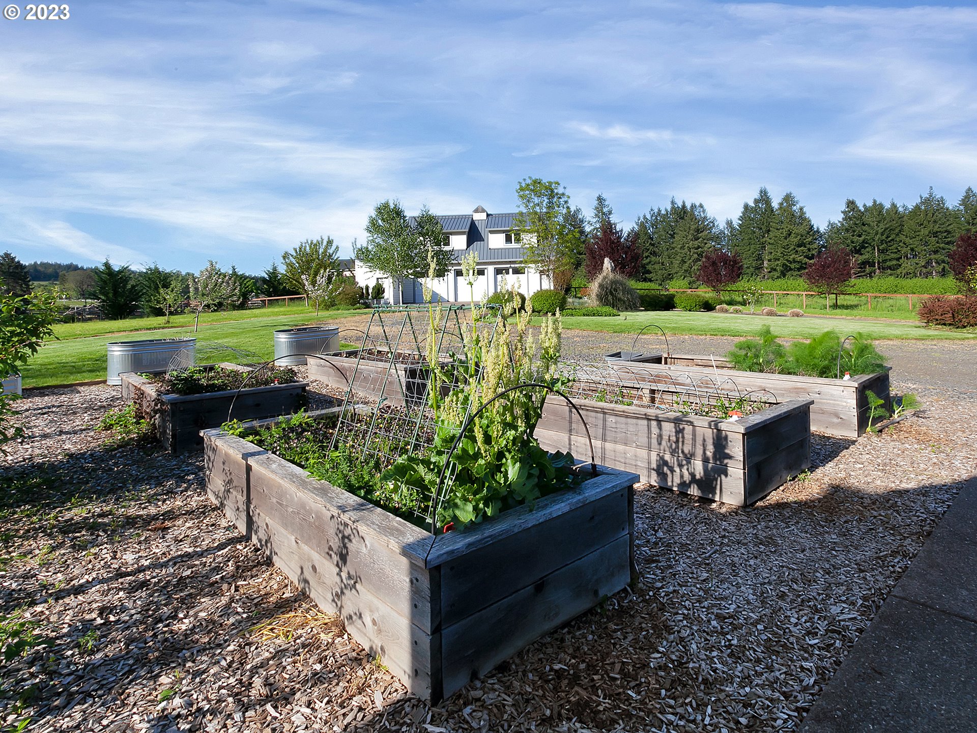 16939 Southwest Wilsonville Road Wilsonville, OR 97070 - Photo 30 of 43 a view of a garden with lawn chairs
