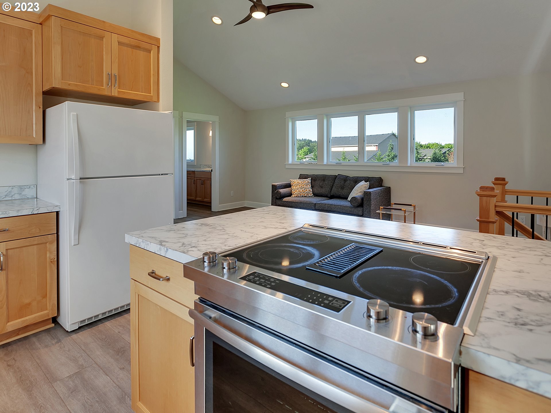 16939 Southwest Wilsonville Road Wilsonville, OR 97070 - Photo 35 of 43 a kitchen with a stove and a refrigerator