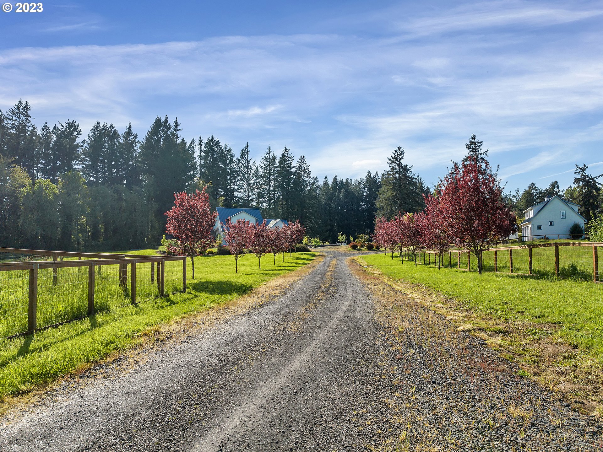 16939 Southwest Wilsonville Road Wilsonville, OR 97070 - Photo 5 of 43 a view of park and entertaining space