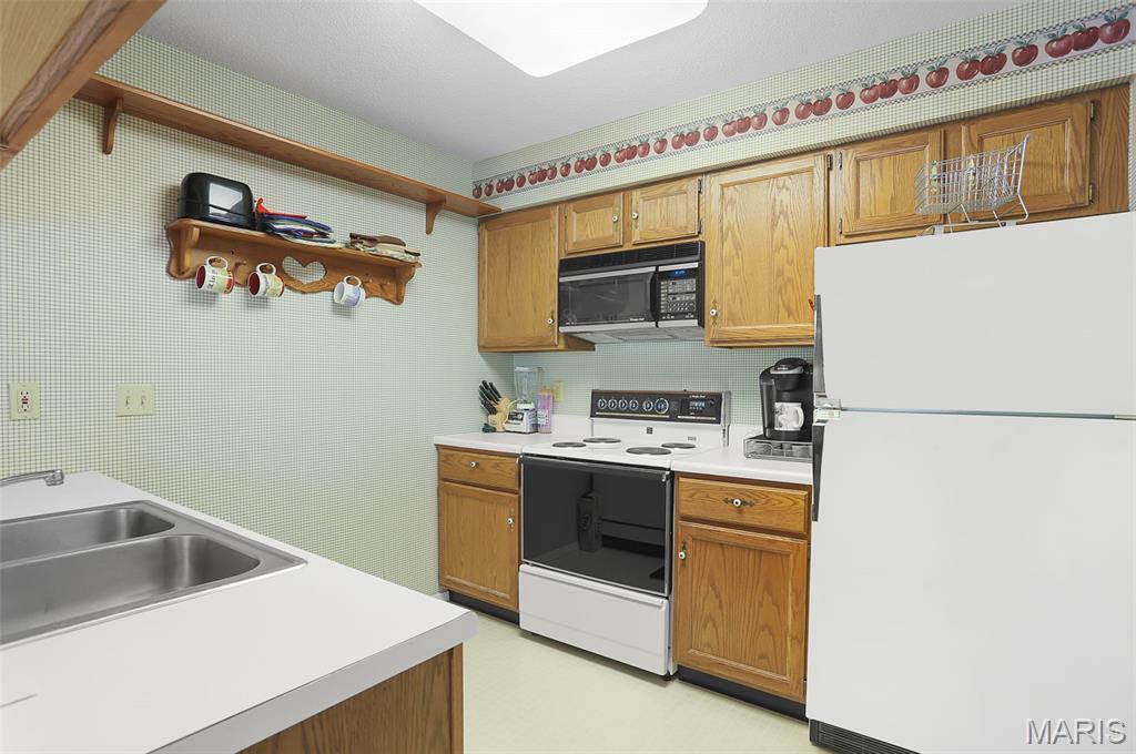 300 Pine Lake Road, Unit 9 Collinsville, IL 62234 - Photo 8 of 19