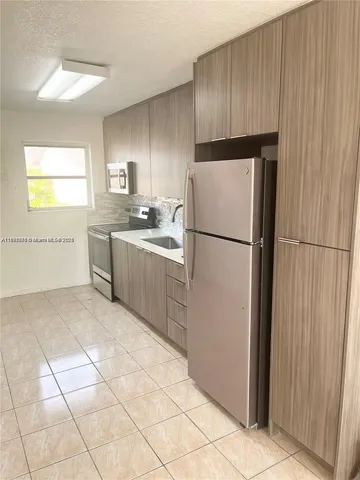 $1,950 | 605 West 68th Street, Unit 23, Hialeah, FL 33014