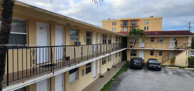 $1,950 | 605 West 68th Street, Unit 23, Hialeah, FL 33014