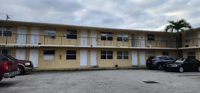 $1,950 | 605 West 68th Street, Unit 23, Hialeah, FL 33014