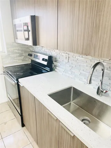 $1,950 | 605 West 68th Street, Unit 23, Hialeah, FL 33014