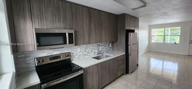 $1,950 | 605 West 68th Street, Unit 23, Hialeah, FL 33014