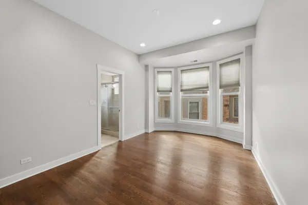 $269,900 | 812 North Boulevard, Unit 201, Oak Park, IL 60301