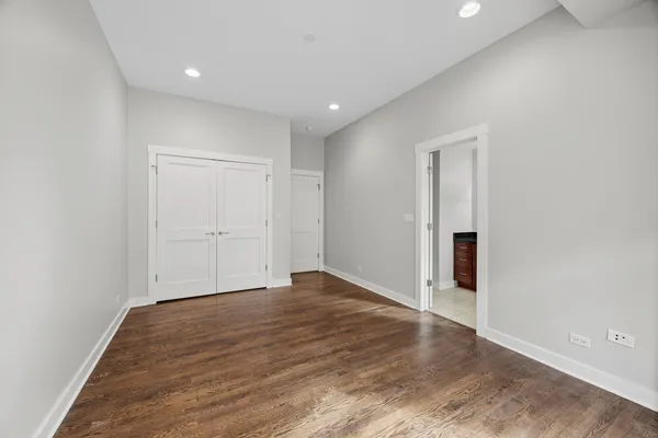 $269,900 | 812 North Boulevard, Unit 201, Oak Park, IL 60301