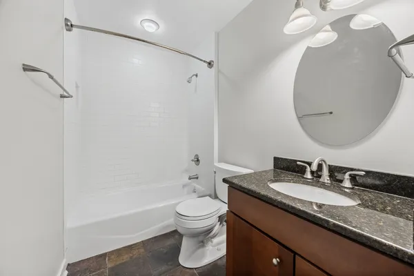 $269,900 | 812 North Boulevard, Unit 201, Oak Park, IL 60301