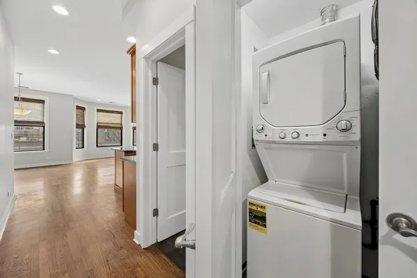 $269,900 | 812 North Boulevard, Unit 201, Oak Park, IL 60301