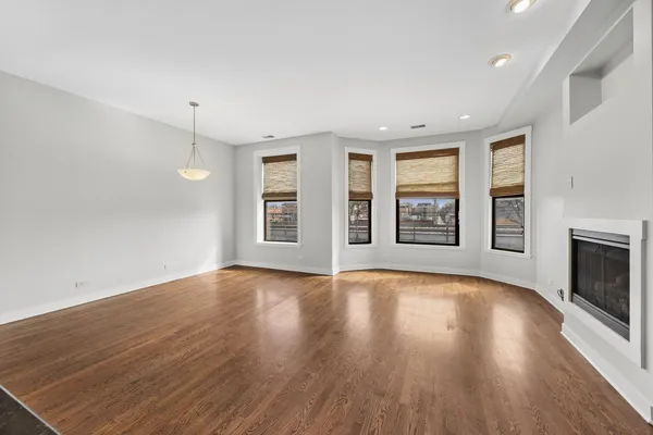 $269,900 | 812 North Boulevard, Unit 201, Oak Park, IL 60301