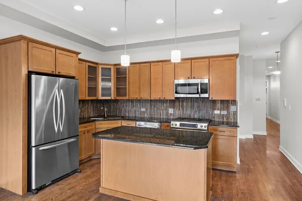 $269,900 | 812 North Boulevard, Unit 201, Oak Park, IL 60301
