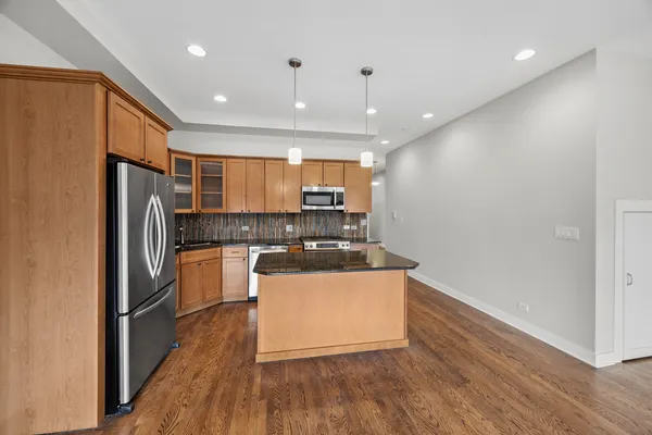 $269,900 | 812 North Boulevard, Unit 201, Oak Park, IL 60301