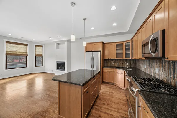 $269,900 | 812 North Boulevard, Unit 201, Oak Park, IL 60301