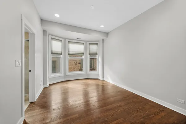 $269,900 | 812 North Boulevard, Unit 201, Oak Park, IL 60301