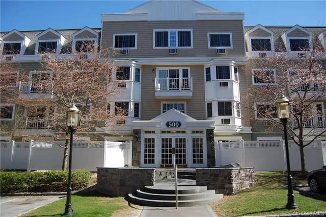 $364,000 | 500 Pondside Drive, Unit 2H, White Plains, NY 10607