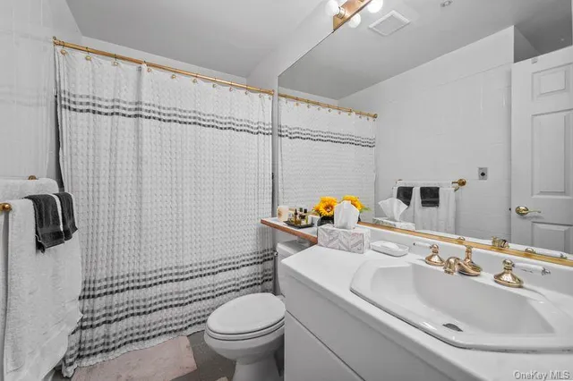 $364,000 | 500 Pondside Drive, Unit 2H, White Plains, NY 10607