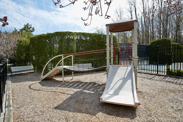 $364,000 | 500 Pondside Drive, Unit 2H, White Plains, NY 10607