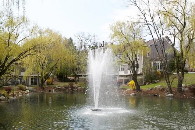 $364,000 | 500 Pondside Drive, Unit 2H, White Plains, NY 10607