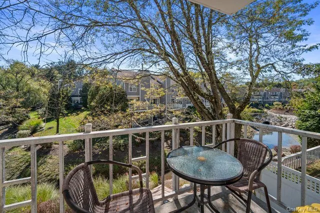 $364,000 | 500 Pondside Drive, Unit 2H, White Plains, NY 10607