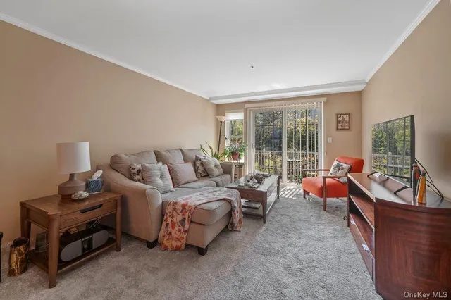 $364,000 | 500 Pondside Drive, Unit 2H, White Plains, NY 10607