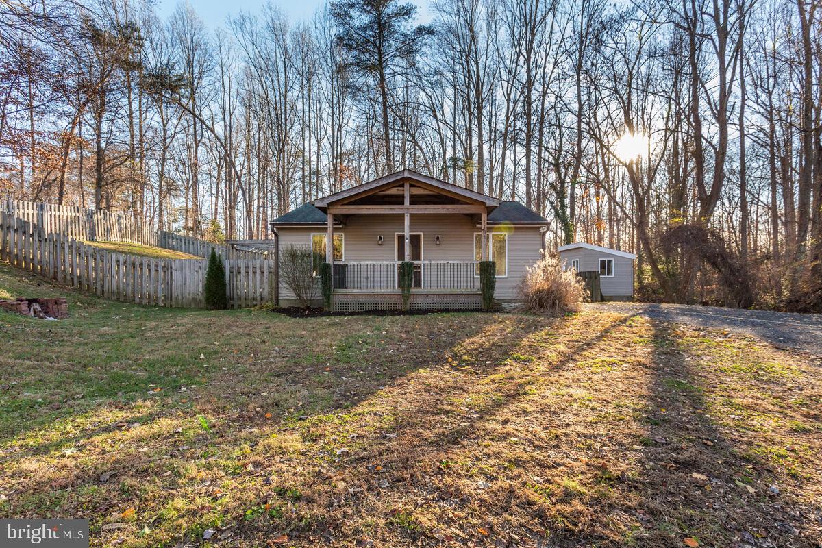 Well Kept Rambler sitting on a acre - Location!