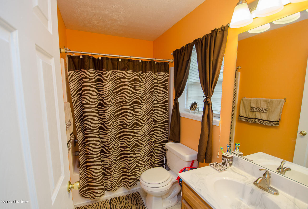 6925 Matthews Road Louisville, KY 40258 - Photo 10 of 25 Full Bathroom